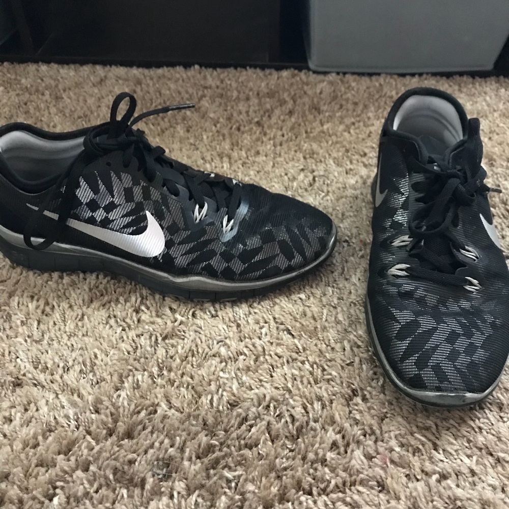 Nike shoes - Picture 2 of 2